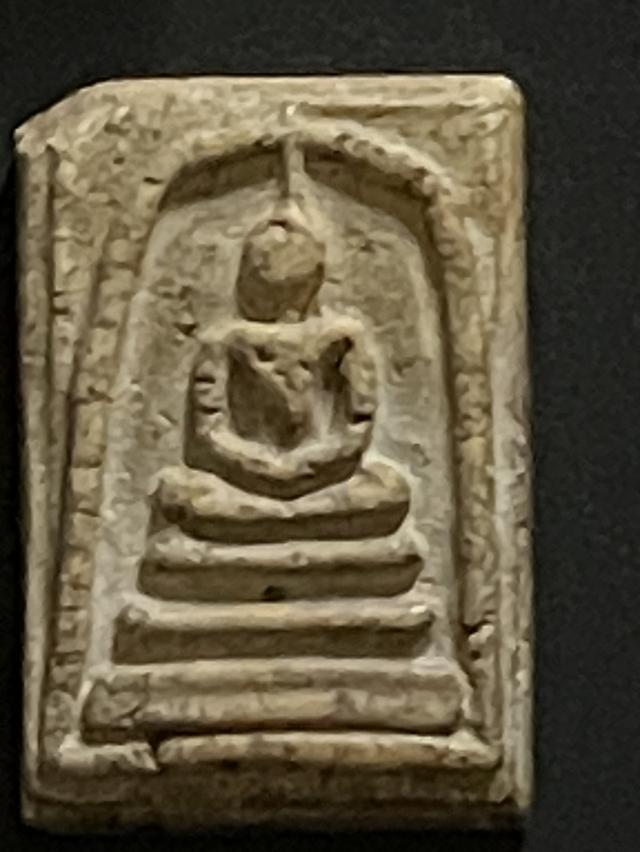 พระสมเด็จอะไรหรอครับแบบนี้มีราคาไหมผมไม่รู้เผื่อมีคนชอบ รูปที่ 4