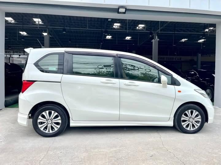 HONDA FREED ปี 2013 3