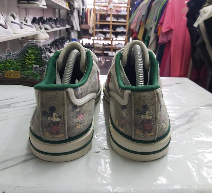 💢Gucci X Disney ลาย Mickey Mouse สุดคลาสสิก รองเท้าผ้าใบมือสอง 42.5/27.5 สภาพ 8/10 รูปที่ 3