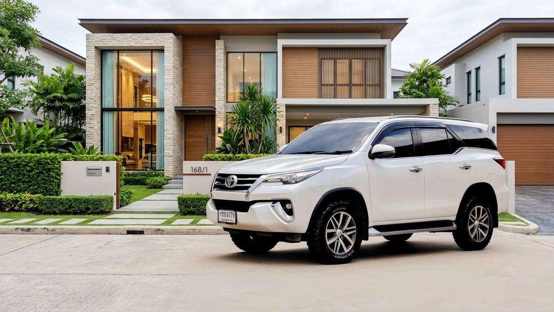 TOYOTA FORTUNER 2.4V 4WD A/T ปี 2018 รูปย่อยที่ 2