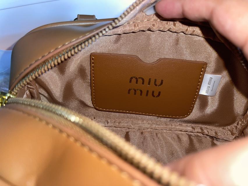 Miu Miu Arcadie Leather Bag มีอุปกรณ์ครบค่าาาา ไม่มีการใช้งานค่ะ แกะดูของอย่างเดียว ของจริงน่ารักเวอร์ๆๆ  7