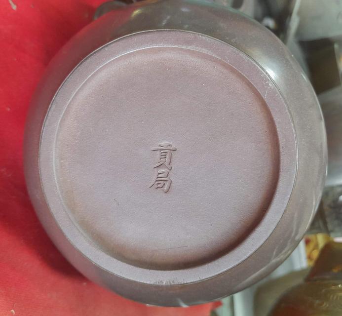 กาน้ำชาดินเผาโบราณ ปั้นชาอี๋ซิง ผิวขัดมัน สีดำ ใบใหญ่ ป้านชาอี๋ซิง ป้านชาเก่า