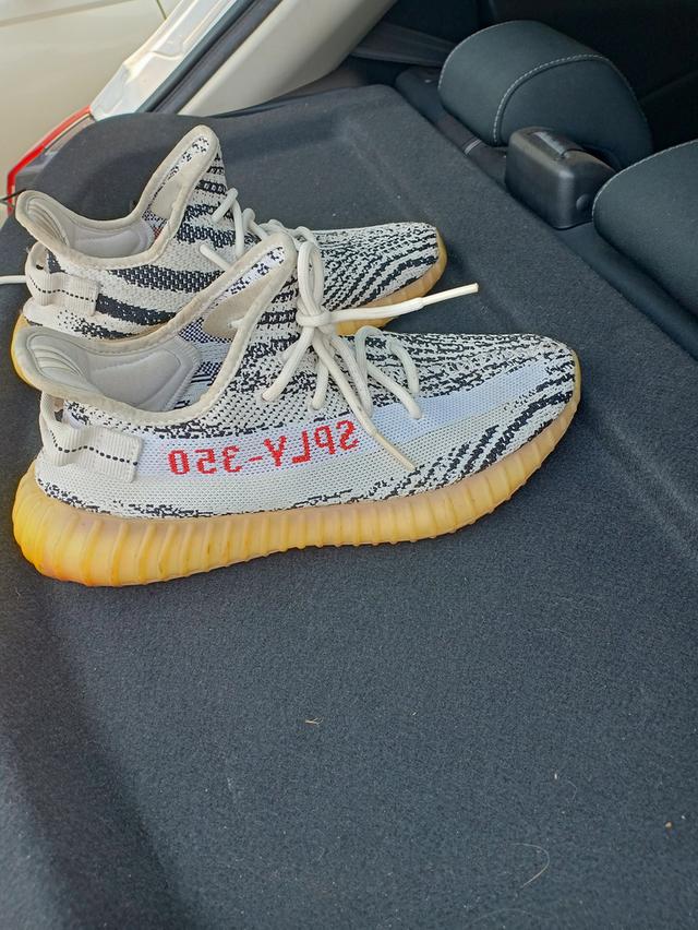 รองเท้า adidas Yeezy boost 350 มือสอง