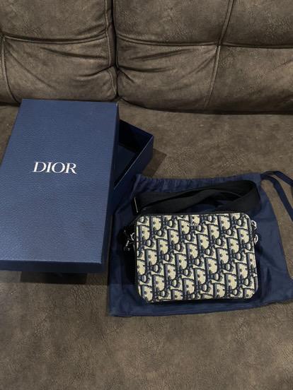 Used in good condition Dior pouch with strap yr22 สภาพดี ผ้าลายชัด ไม่เฟด  อุปกรณ์ครบ 2