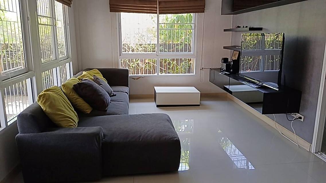 บ้านเดี่ยวในโครงการ พร้อมสระว่ายน้ำ 2