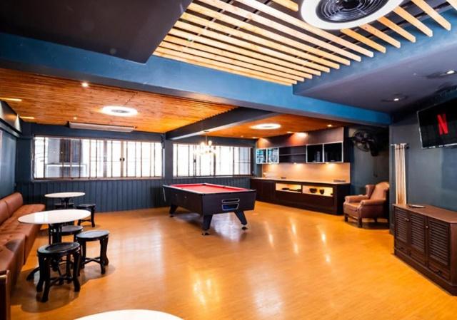 อาคาร Hostel Airbnb 3.5ชั้น 5คูหา BTSราชปรารภ 900ม. ตลาดประตูน้ำ 800 ม 20นอน 20น้ำ 81ตร.วา. 981 ตร.ม. ซ.เพชรบุรี 12-17 พ