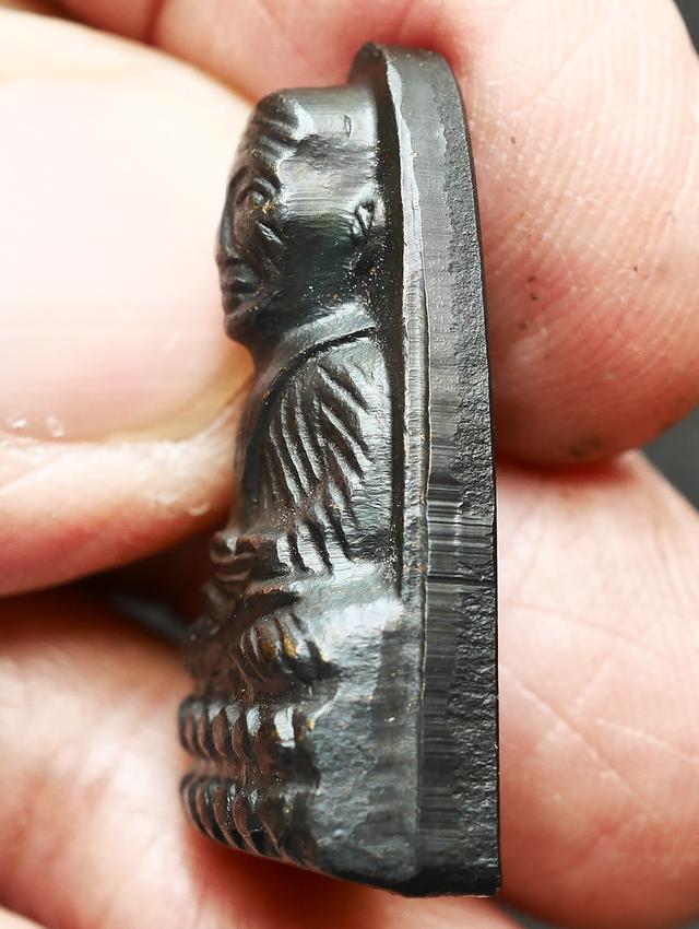 พระหลวงปู่ทวดเตารีด วัดช้างให้ หลังหนังสือเล็ก บล็อค ท. เก่า เดิมๆ 8