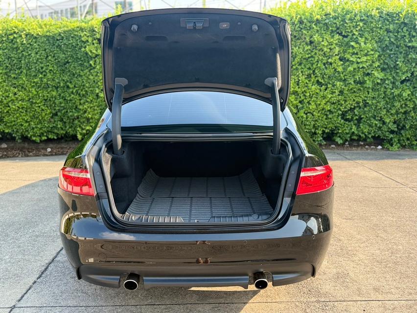 Jaguar​ xf​ 2.0 l 2019  9