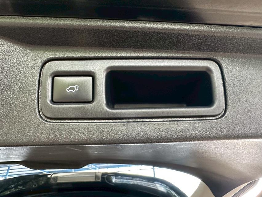 รถบ้าน สภาพดี Fortuner 2.8V (2WD)  17