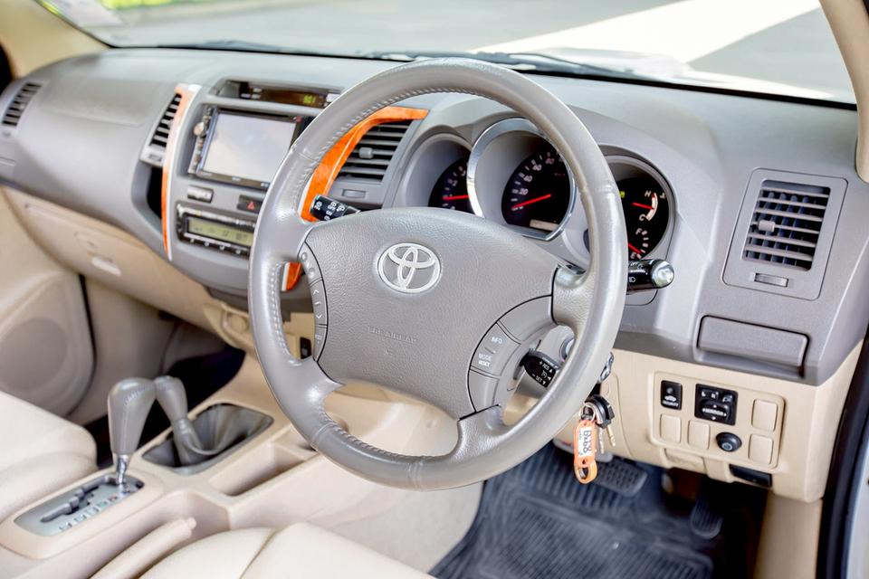 TOYOTA FORTUNER 3.0V 4WD สีเทา เกียร์ออโต้ ปี 2011   14