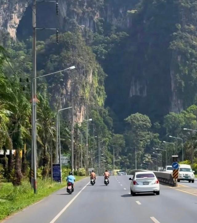 🔥 ขายด่วน ที่ดิน 2 ไร่ วิวภูเขา ไสไทย – อ่าวนาง 🔥กระบี่  • ขายที่ดิน ติดถนนเส้นหลัก ไสไทย – อ่าวนาง • วิวภูเขาสวย 1