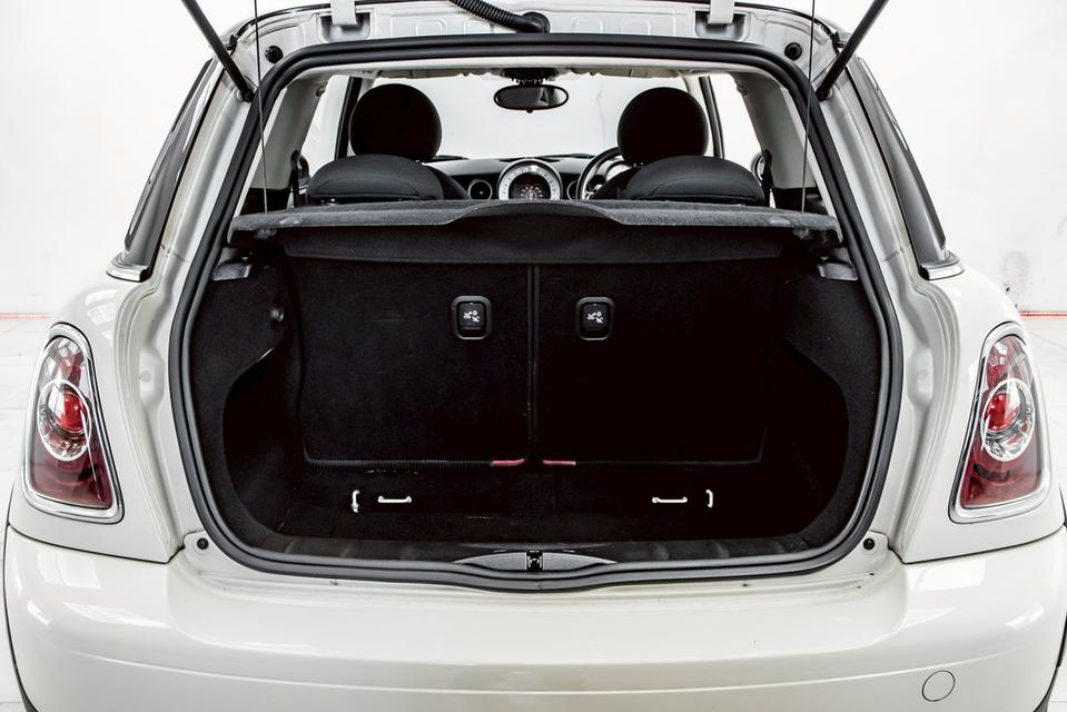 MINI COOPER 1.6 RHD SUNROOF (R56) 2011 9