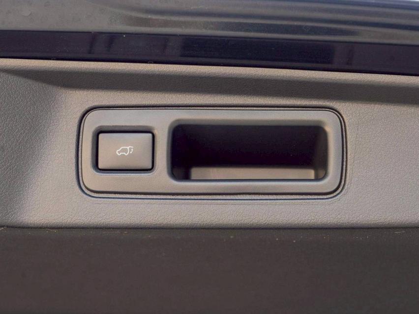 Toyota Fortuner 2.4G ปี22 18