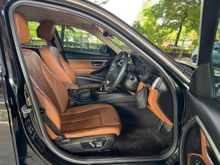 2018 BMW 320d LUXURY F30 ฟรีดาวน์รถสวยจัดมือเดียว รูปที่ 8