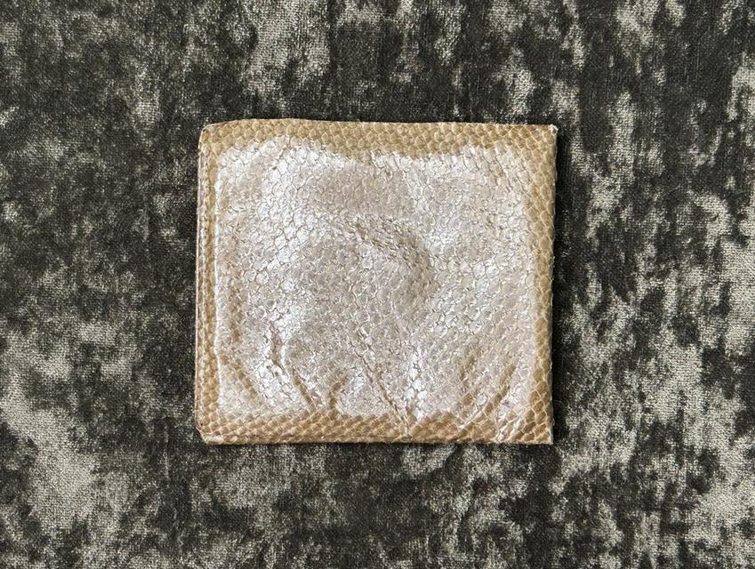 🐟 แรร์ไอเทมสายเอ็กโซติก! วินเทจ Bifold Wallet "Salmon Skin" ยุค 80s ของแปลกน่าสะสม 🐟