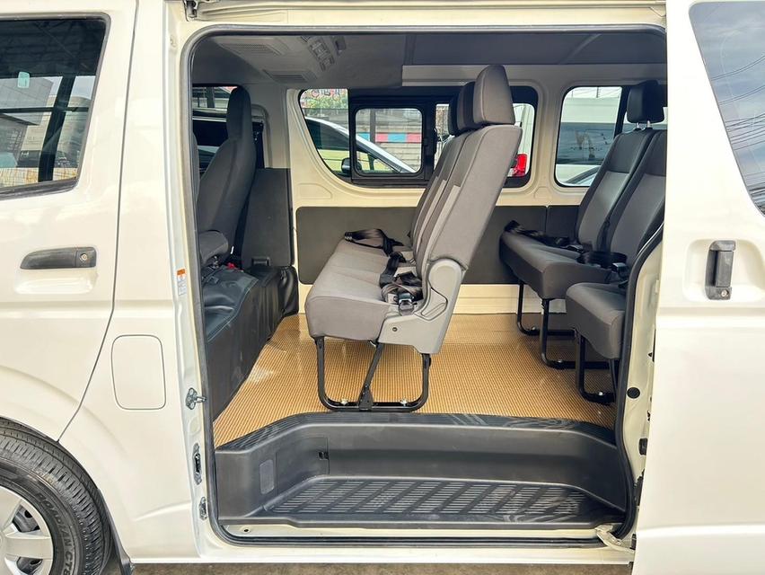 TOYOTA HIACE GL 3.0 MT 12