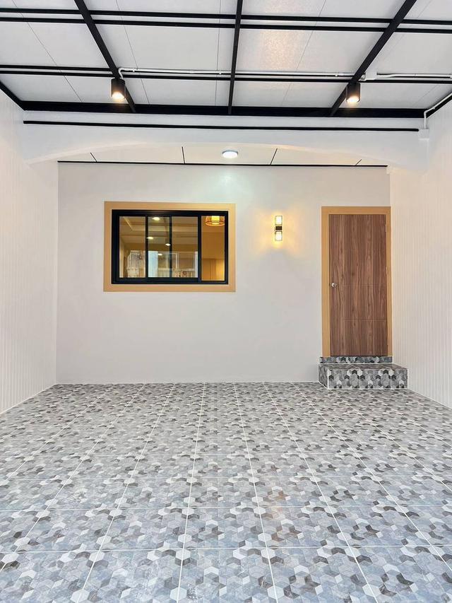 หมู่บ้านรสสุคนธ์  ซอยวัดลาดปลาดุก บางบัวทอง ทาวน์เฮ้าส์ 2 ชั้น  ถนนเมนกว้างหลังบ้านไม่ชนใคร ตกแต่งใหม่พร้อมเฟอร์นิเจอร์  ติดถนนลาดปลาดุกเพียง30เมตร 2