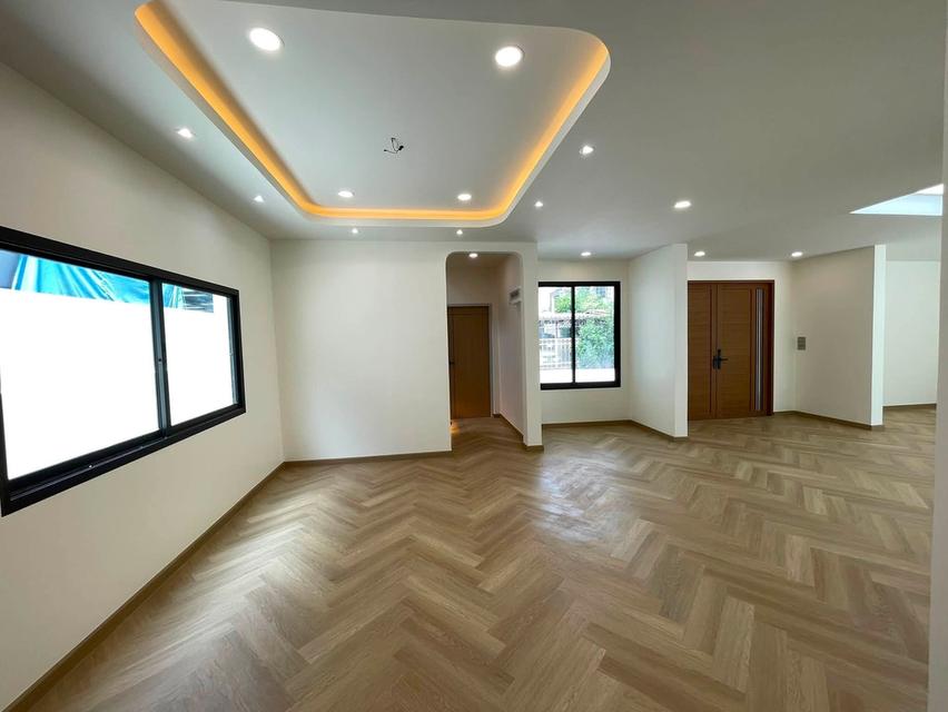 N194 ขายบ้านเดี่ยว 2 ชั้น บ้านหรู ซอยลาดพร้าว 87 ย่านเลียบด่วน บ้านสร้างใหม่ สไตล์ Minimal Luxury ใกล้ CDC ทำเลดีเดินทางสะดวกเข้าออกได้หลายทาง 14