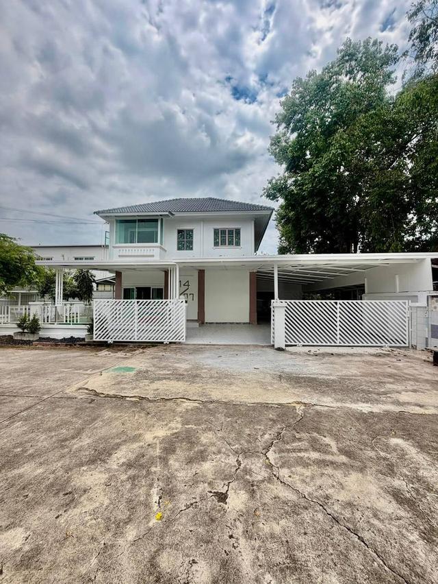 หมู่บ้านปิยวรารมย์3 ถนนบ้านกล้วย-ไทรน้อย บ้านเดี่ยว 2 ชั้น หลังริมรับลม มีพื้นที่รอบบ้าน ตกแต่งใหม่พร้อมอยู่ รูปที่ 1