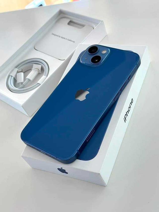  iPhone 13 สีน้ำเงิน
