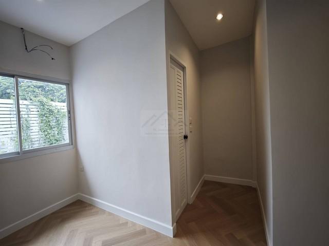 ขายบ้านแฝด 2 ชั้น หลังใหญ่ 52 ตรว. รีโนเวทใหม่ ย่านโชคชัย 4 ซอย 50 ลาดพร้าว เลียบด่วน 7