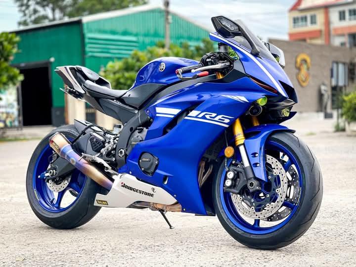 มอเตอร์ไซค์ Yamaha R6 สีน้ำเงิน