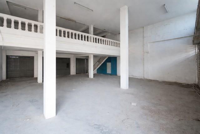 อาคารพาณิชย์3ชั้นครึ่งพร้อมโกดังขนาดใหญ่ ติดถนน อู่ทอง สุพรรณบุรี 4