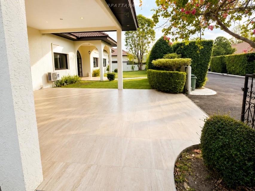 For Rent — Executive Pool Villa at Laurel Park, East PattayaLuxury private pool villa in Laurel Park, East Pattaya. Spacious, private รูปที่ 2