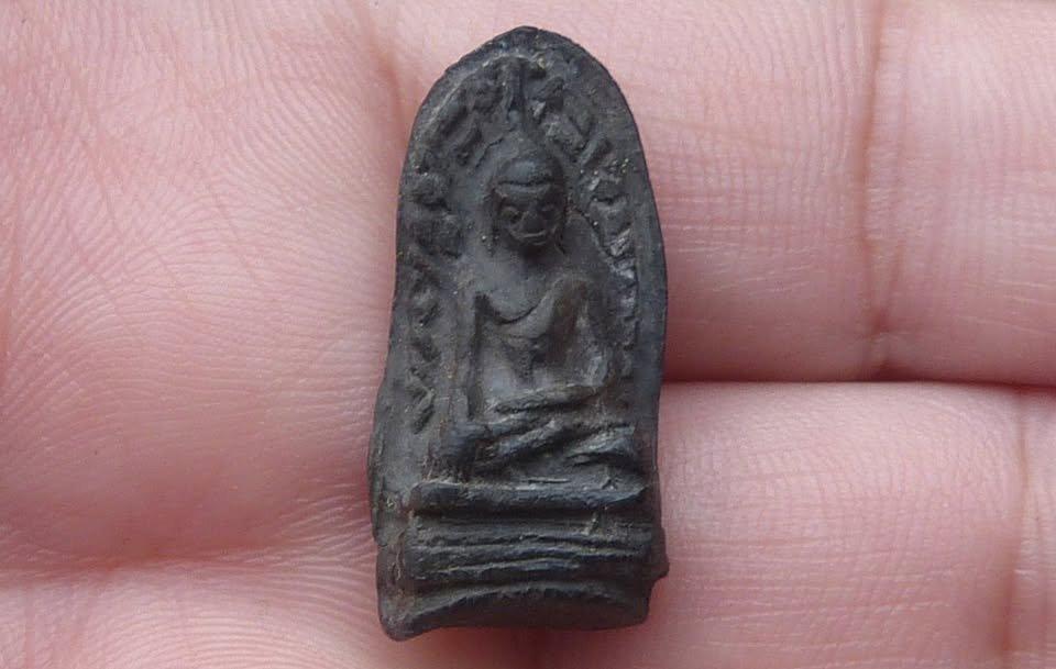 พระรอดมหาวัน ลำพูน .