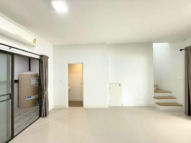 โรบินสัน ฉะเชิงเทรา 800 ม.ให้เช่าทาวน์เฮาส์ใหม่ สวย 2 ชั้น 18 ตร.วา.144 ตร.ม.ติดถนนใหญ่ ม.ราชภัฏราชนครินทร์ 2.8 กม. 2 นอ