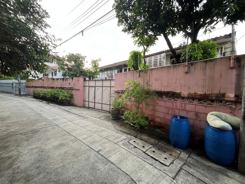 ขายด่วน บ้านริมคลอง 2 ชั้น 90 ตารางวา ปรีดี 26 สุขุมวิท 71 ทำเลสุขุมวิท ใกล้ เอกมัย ทองหล่อ 1