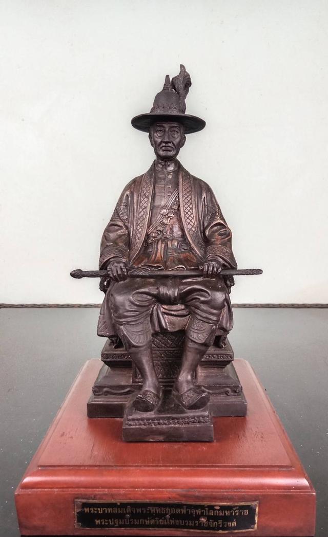 707.พระบรมรูปหล่อในหลวงรัชกาลที่ 1 พระบาทสมเด็จพระพุทธยอดฟ้าจุฬาโลกมหาราช ทรงประทับบนพระที่นั่งราชยานพุดตานทอง