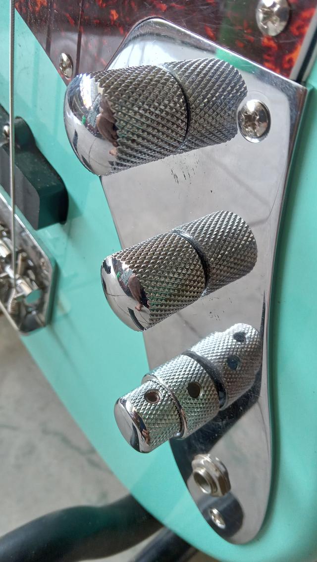 เบส5สายใส่ถ่าน มือสอง
