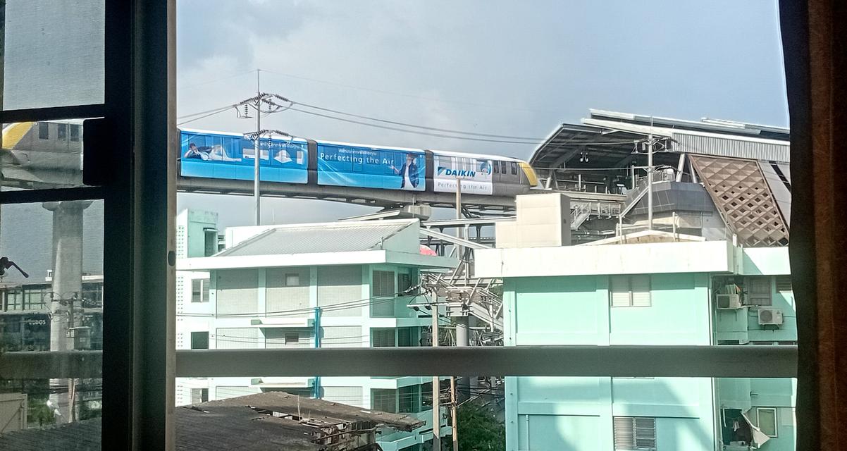 ขายหรือให้เช่าห้องสวยในลิพวิ่งเพลสคอนโด ปากซอยลาดพร้าว 140 ติดสถานีบางกะปิ ..ไม่แพง 16