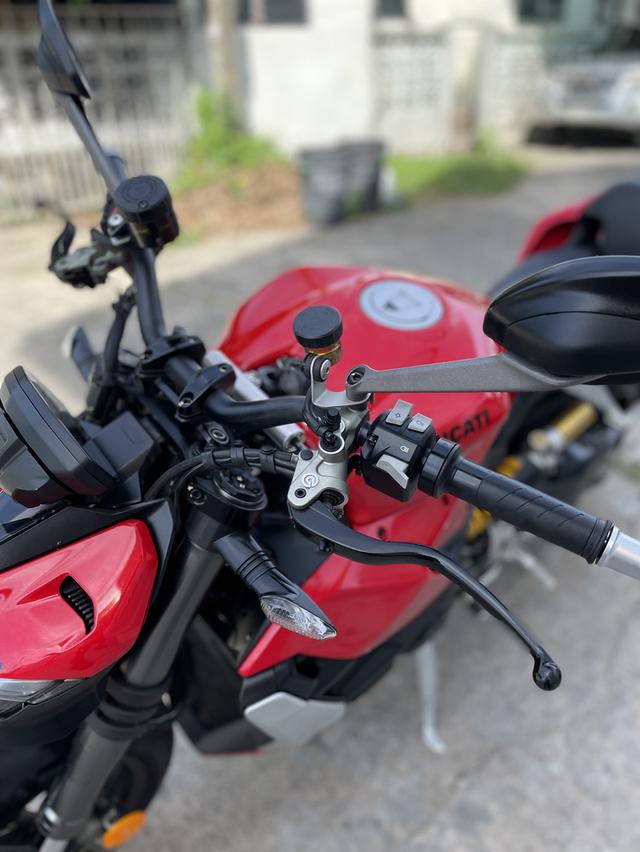 Ducati Streetfighter V2