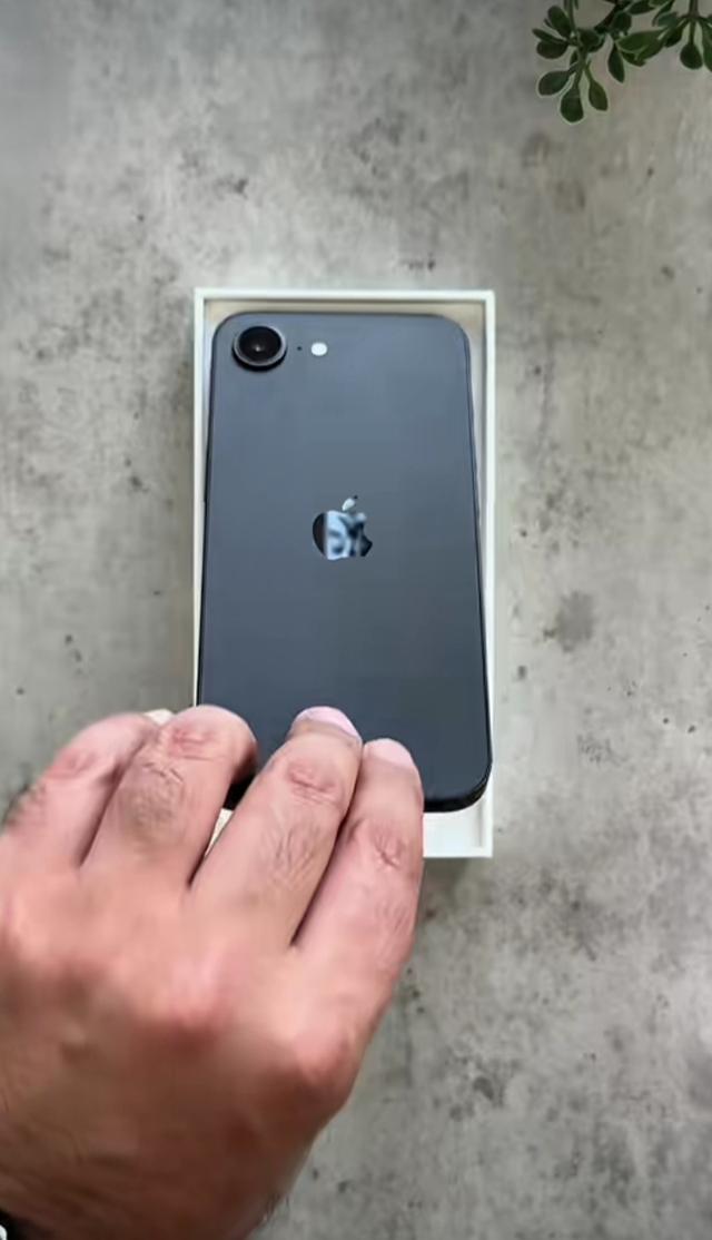 iPhone 16e มือสองสภาพดี  5