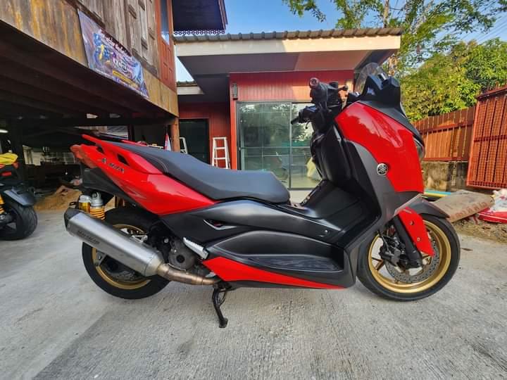 Yamaha Xmax สีแดง  3