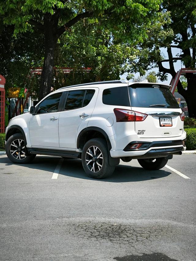 Isuzu MU-X 3.0 ONYX NAVI DVD A/T 10