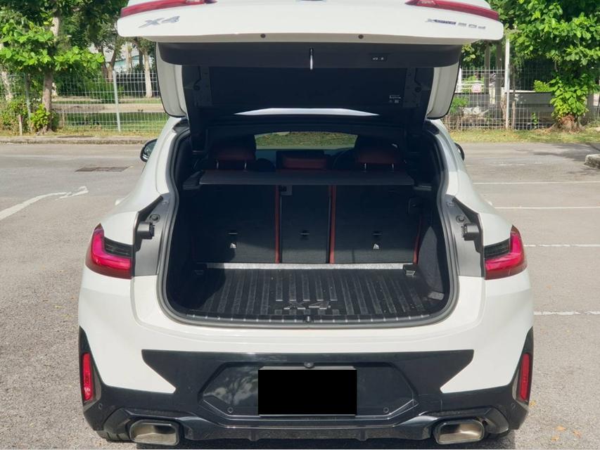 รถเข้าใหม่! BMW X4 xDrive20d M Sport LCI (2023) สีขาว เบาะแดง พร้อม LOGO 50 ปี 13