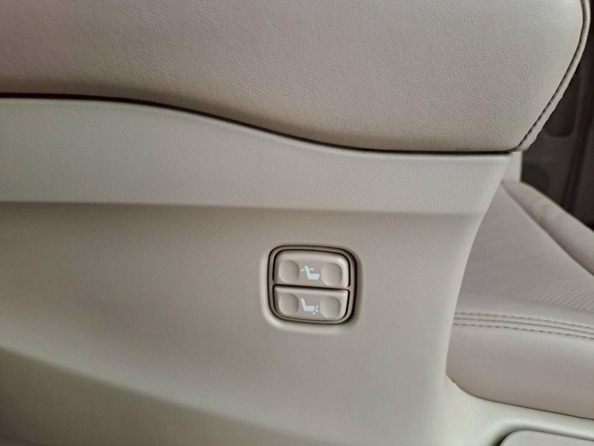 TOYOTA ALPHARD 2.4 V ปี2014 (สีดำ) 12