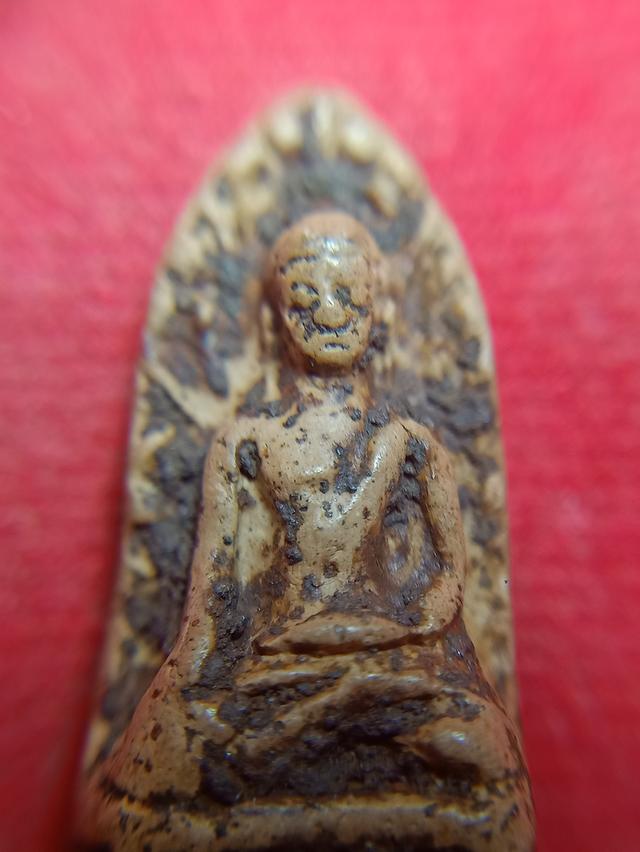 พระรอดมีแร่เกาะรอบๆแท้ไม่ทราบว่าขึ้นที่ไหน รูปที่ 8