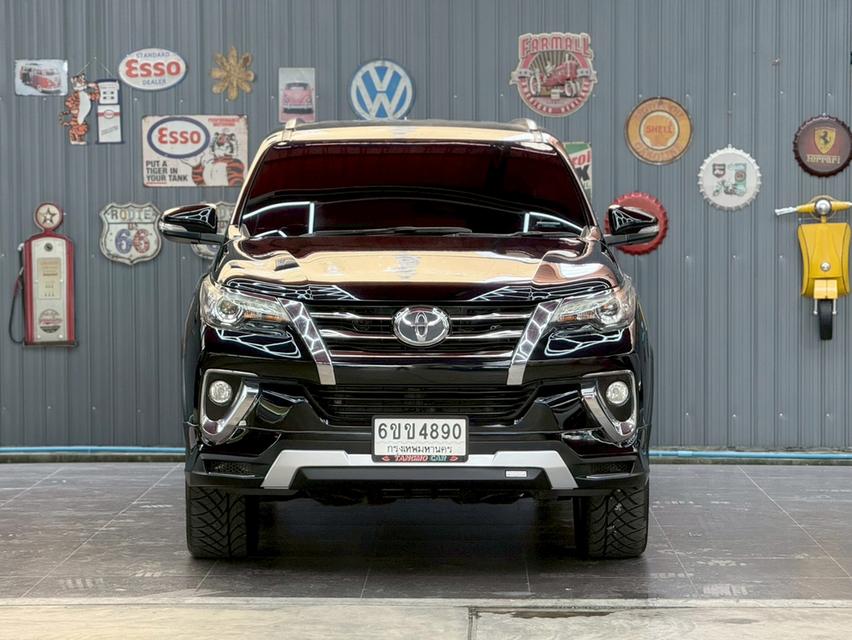 TOYOTA FORTUNER 2.4 V 2WD ปี2016 รถสายลุย  โคตรคุ้ม ไม่เคยชน พร้อมใช้งาน