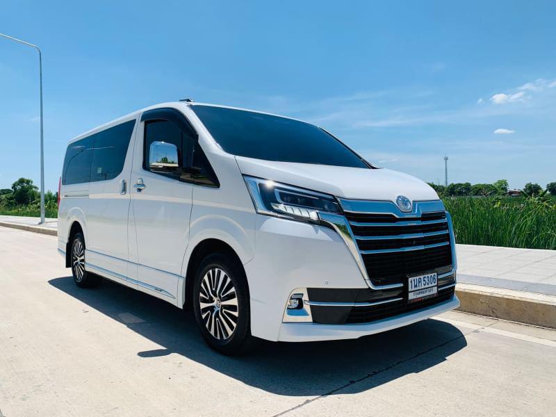 NEW TOYOTA MAJESTY 1