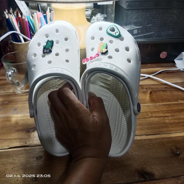 รองเท้า CROCS มือ2 แท้ 100% สีขาว ขนาด M6 หรือ เบอร์ 39 ยาว24-24.5ซม. สภาพเกิน80% ราคา359฿ ค่าส่ง39฿ สอบถามข้อมูลเพิ่มเติม Line : @992pqepo