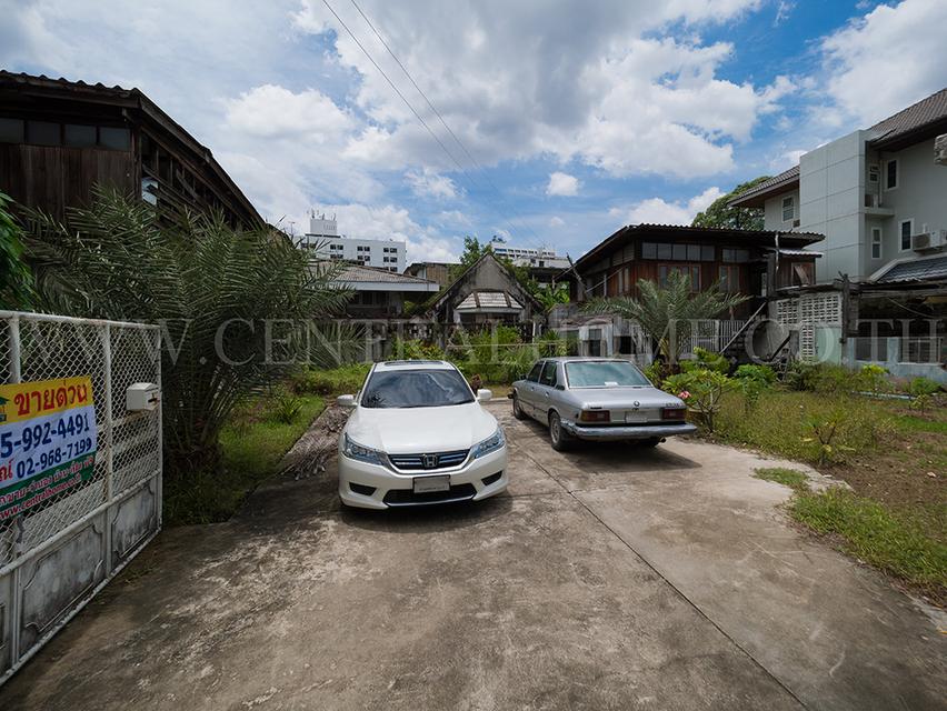 ขายที่ดินพร้อมบ้านไม้เก่า 1 หลัง เขตกรุงเทพฯชั้นใน ถนนตากสิน-สาทร วงเวียนใหญ่-สำเหร่ 102 ตรว. 13