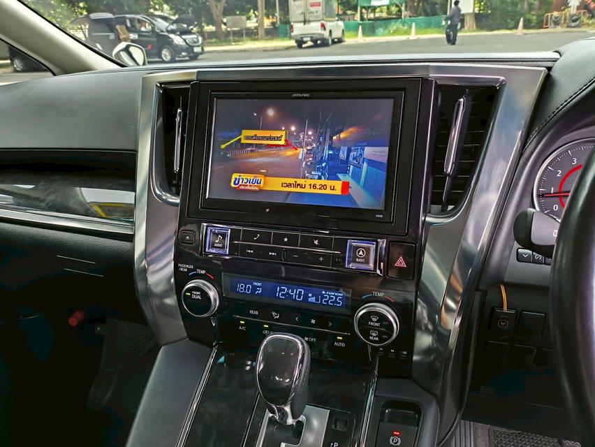รถเข้าใหม่! TOYOTA VELLFIRE 2.5 ZG Edition Van ปี 2018 (จดทะเบียน 2019) สีขาว 13