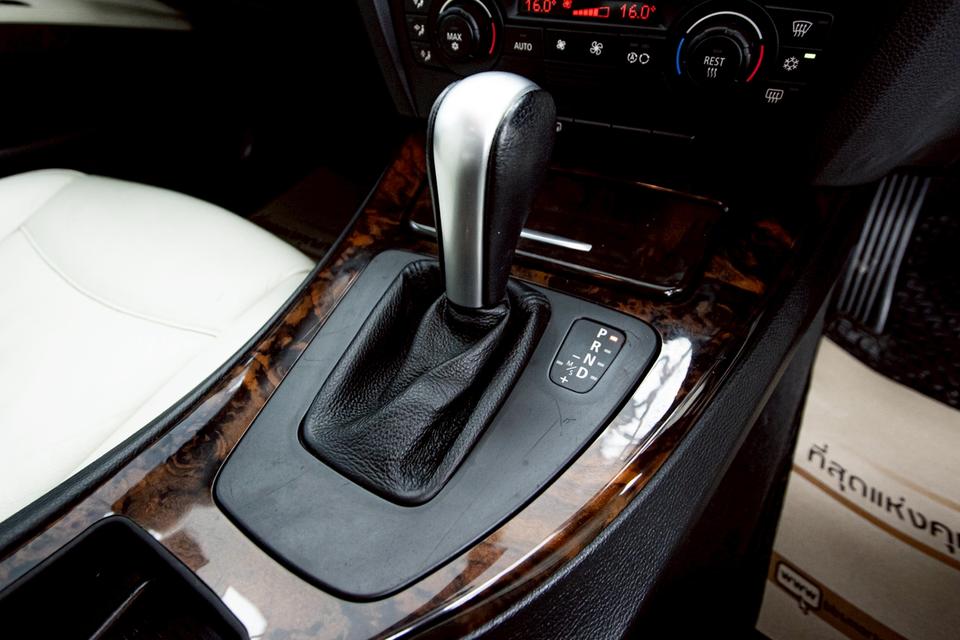BMW SERIES 3 320i SE E90 2007 8