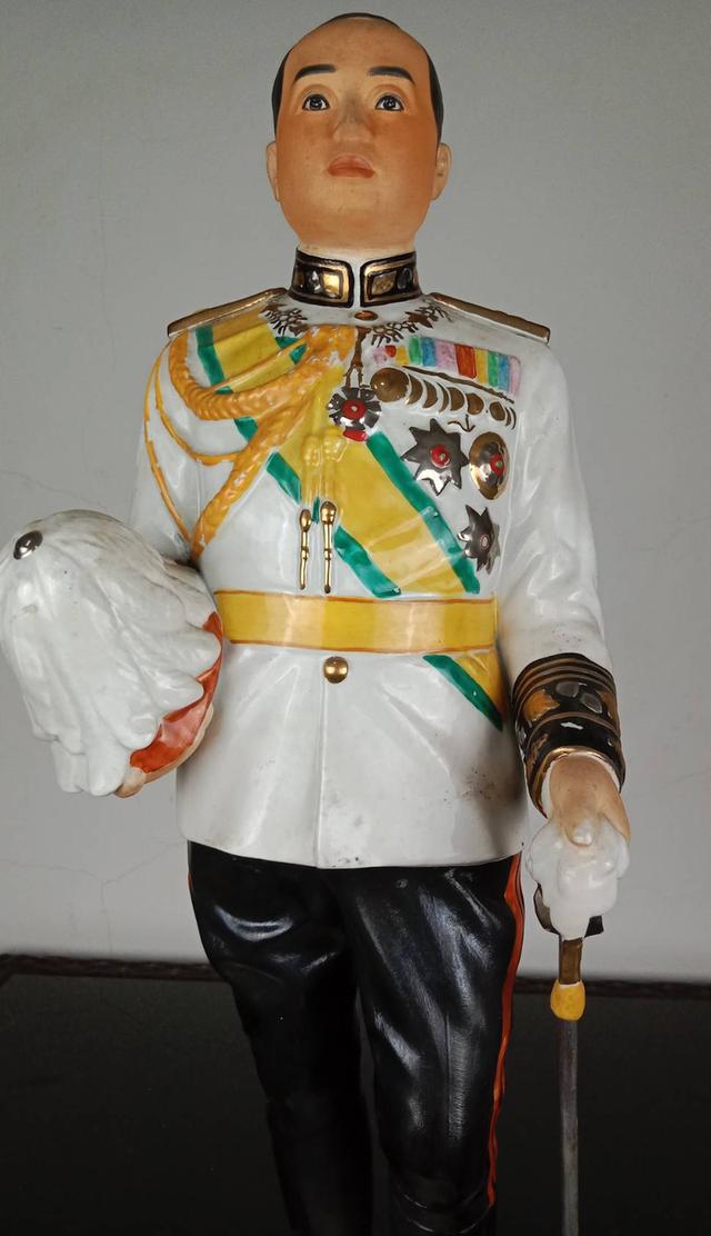 129.พระบรมรูปหล่อในหลวงรัชกาลที่6 พระบาทสมเด็จพระปรเมนทรมหาวชิราวุธฯ พระมงกุฎเกล้าเจ้าอยู่หัว(องค์ใหญ่) ส รูปที่ 3