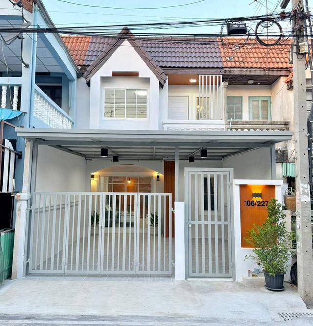 หมู่บ้านบัวทอง2  ติดรถไฟฟ้าสายสีม่วง สถานีคลองบางไผ่  ทาวน์เฮาส์ 2 ชั้น   ตกแต่งใหม่พร้อมอยู่ 1
