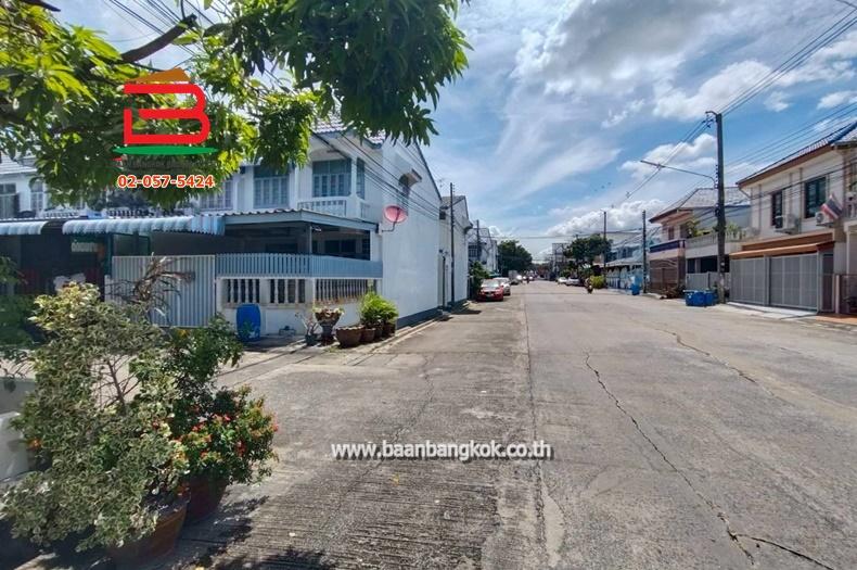 ทาวน์เฮาส์ หมู่บ้าน อยู่เจริญ 4 เนื้อที่ 23.2 ตรว. ถนนลำลูกกา ต.ลาดสวาย อ.ลำลูกกา จ.ปทุมธานี 10